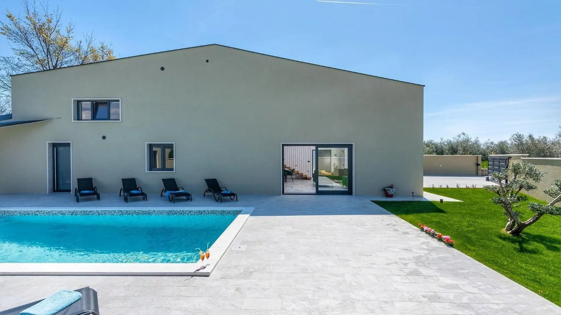 Deluxe Villa With Pool, Sauna, Jacuzzi & Playground 沃德年